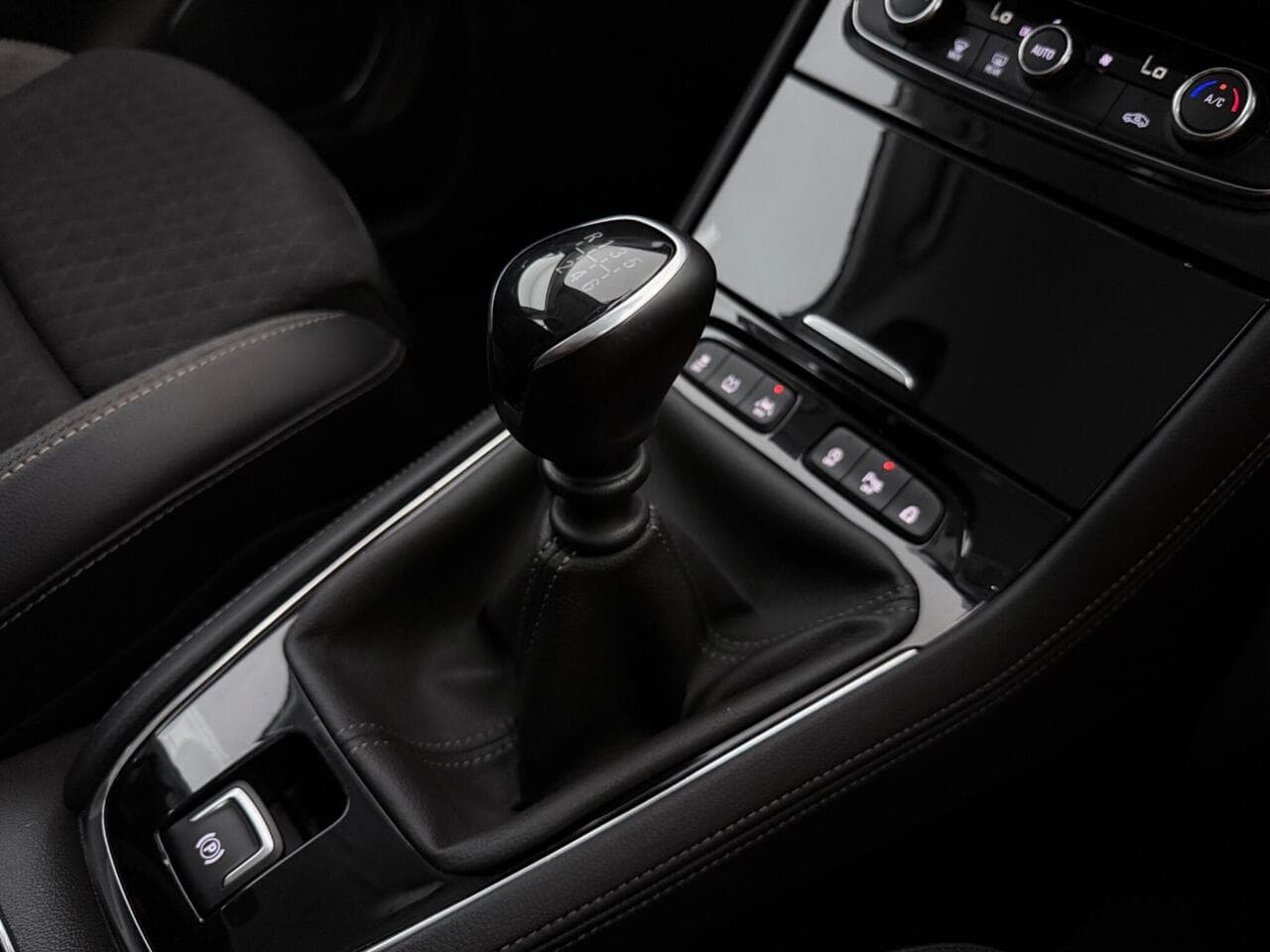 Vauxhall Grandland X thumbnail Interior Front