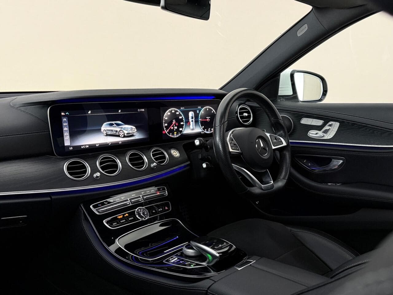 Mercedes-Benz E Class thumbnail Interior Front
