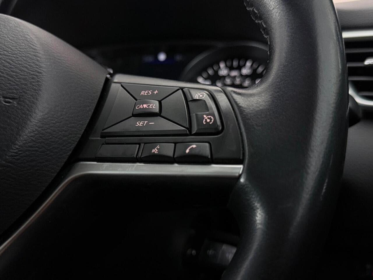 Nissan Qashqai thumbnail Misc Controls