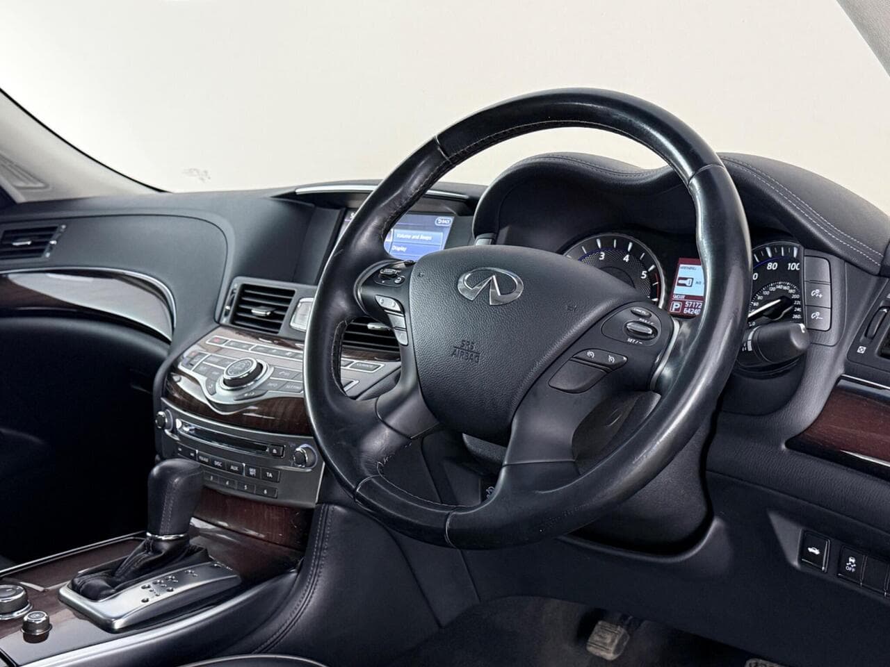 Infiniti Q70 thumbnail Steering Wheel