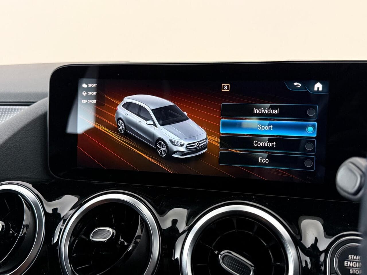 Mercedes-Benz B Class thumbnail Infotainment System