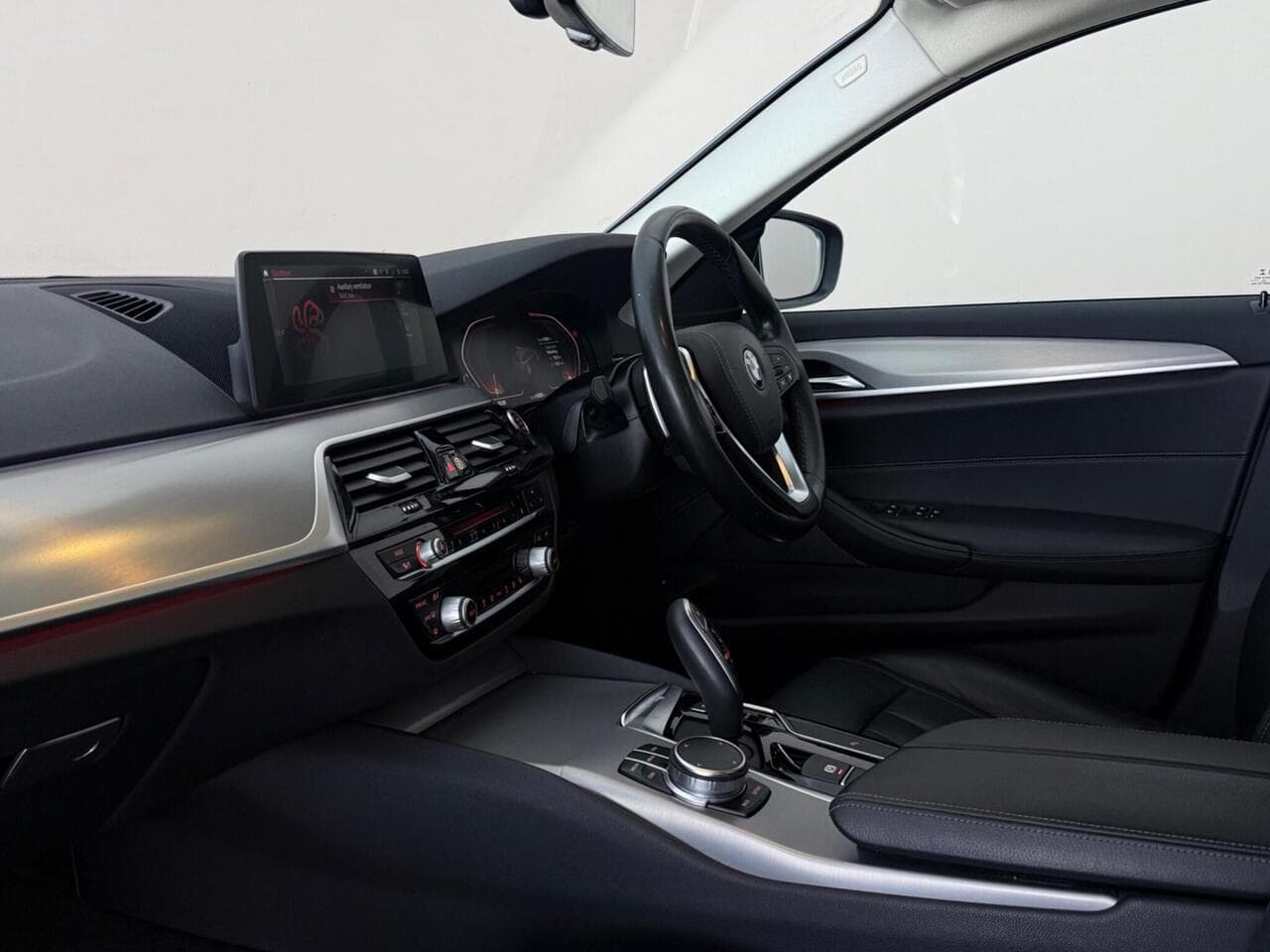 BMW 5 Series thumbnail Interior Front