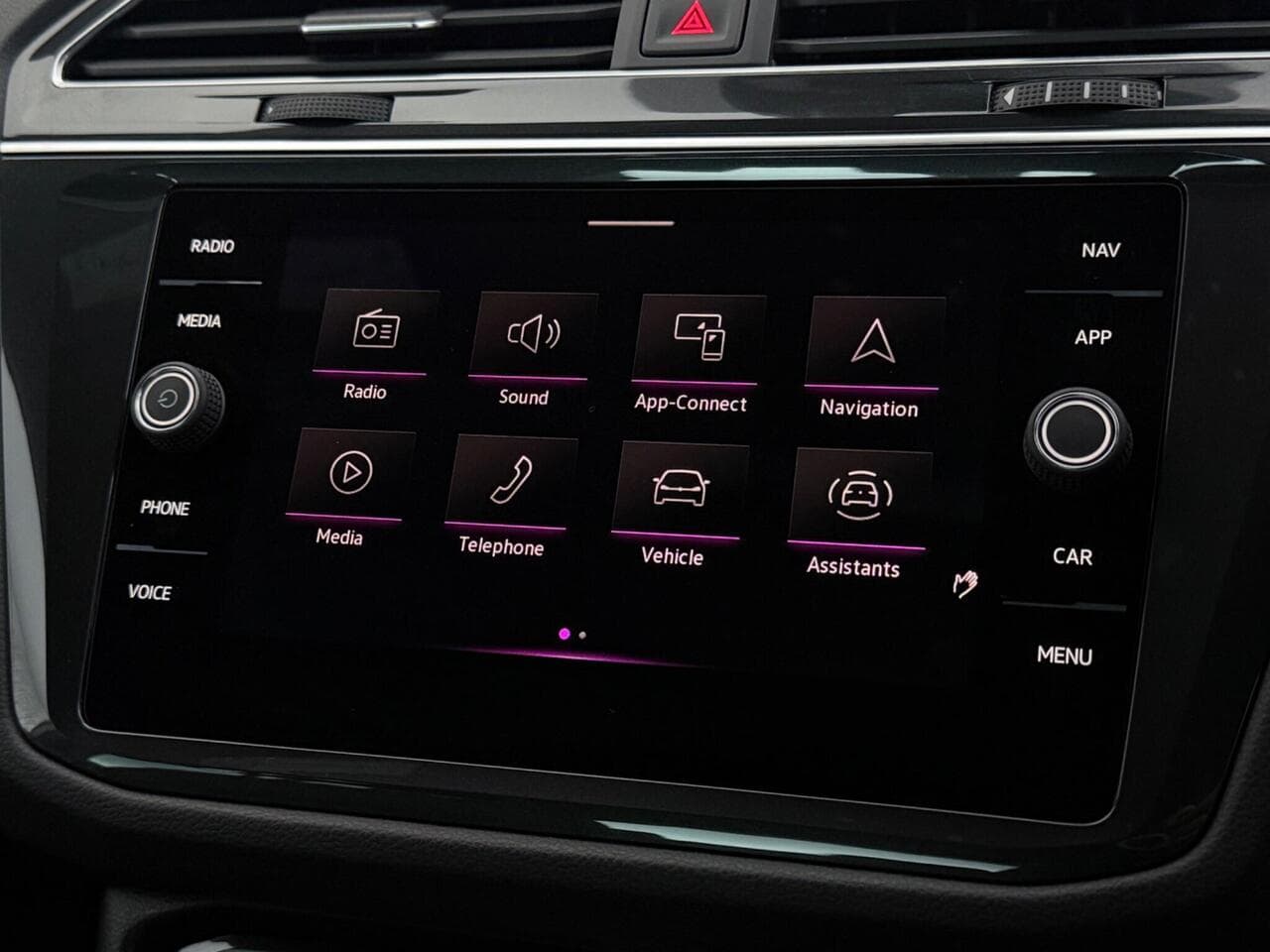 Volkswagen Tiguan thumbnail Infotainment System