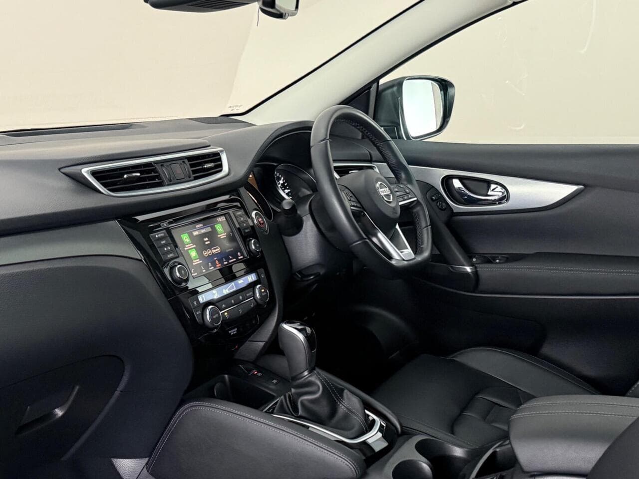 Nissan Qashqai thumbnail Interior Front