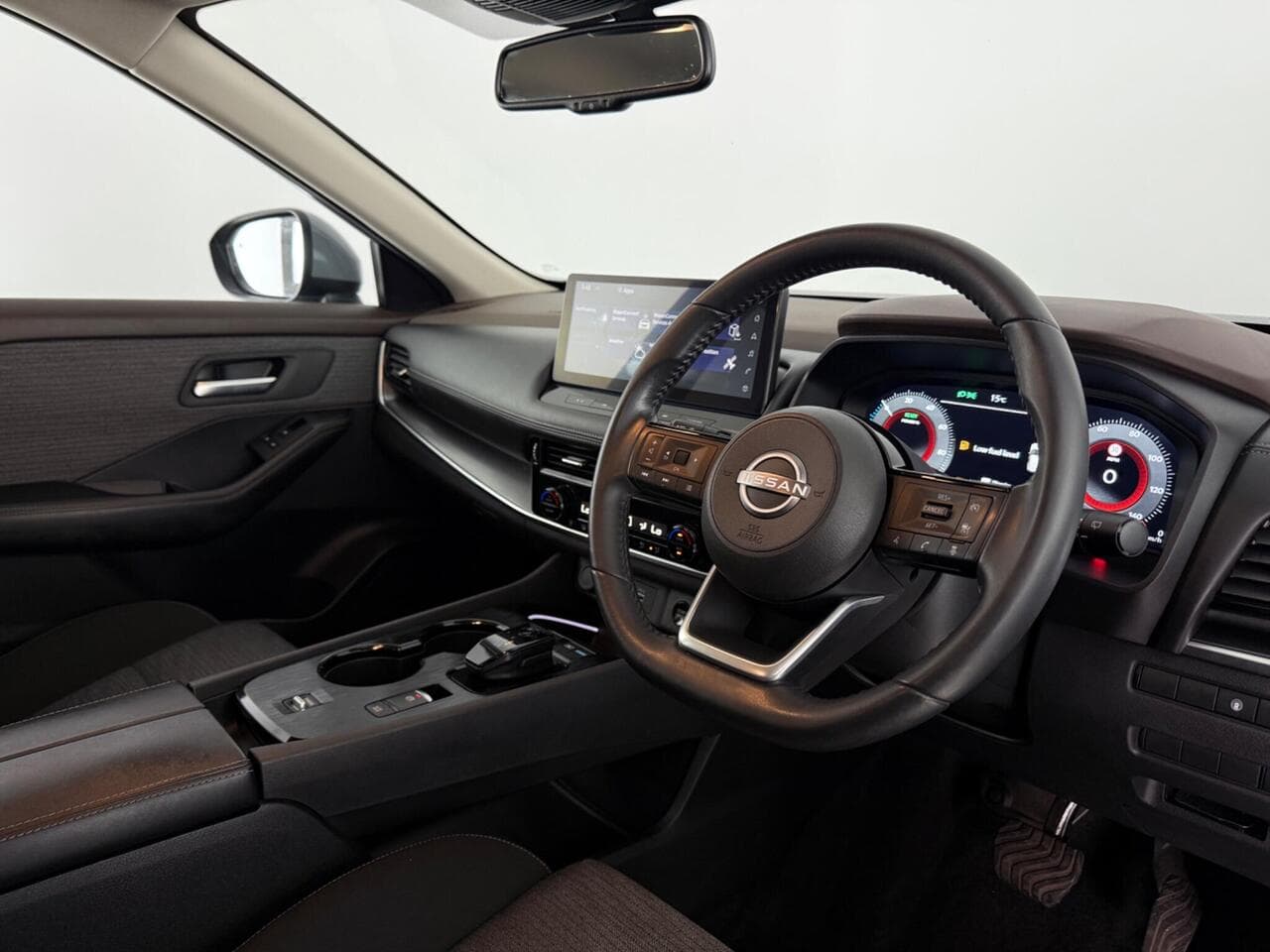 Nissan X-Trail thumbnail Interior Front