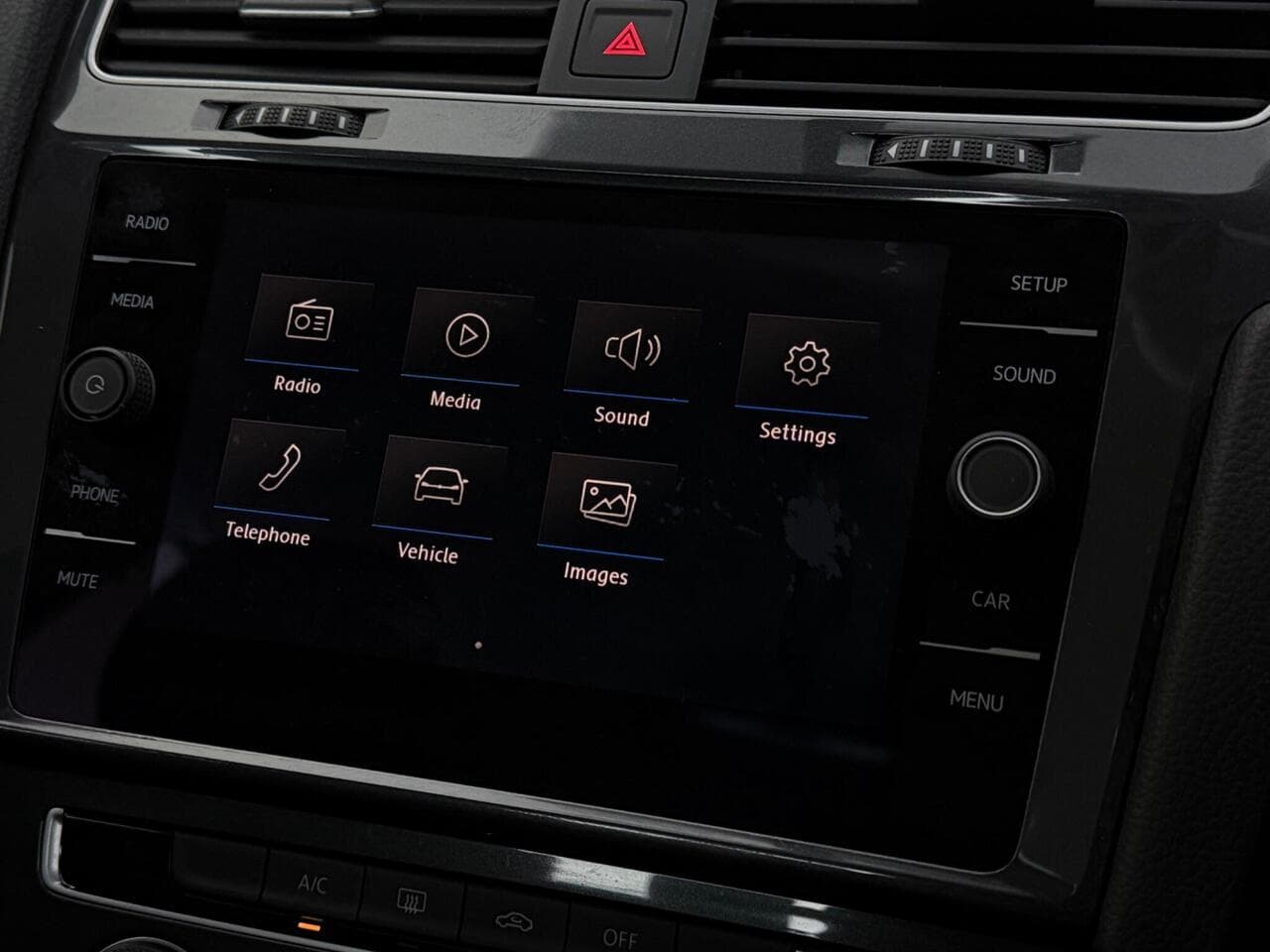 Volkswagen Golf thumbnail Infotainment System