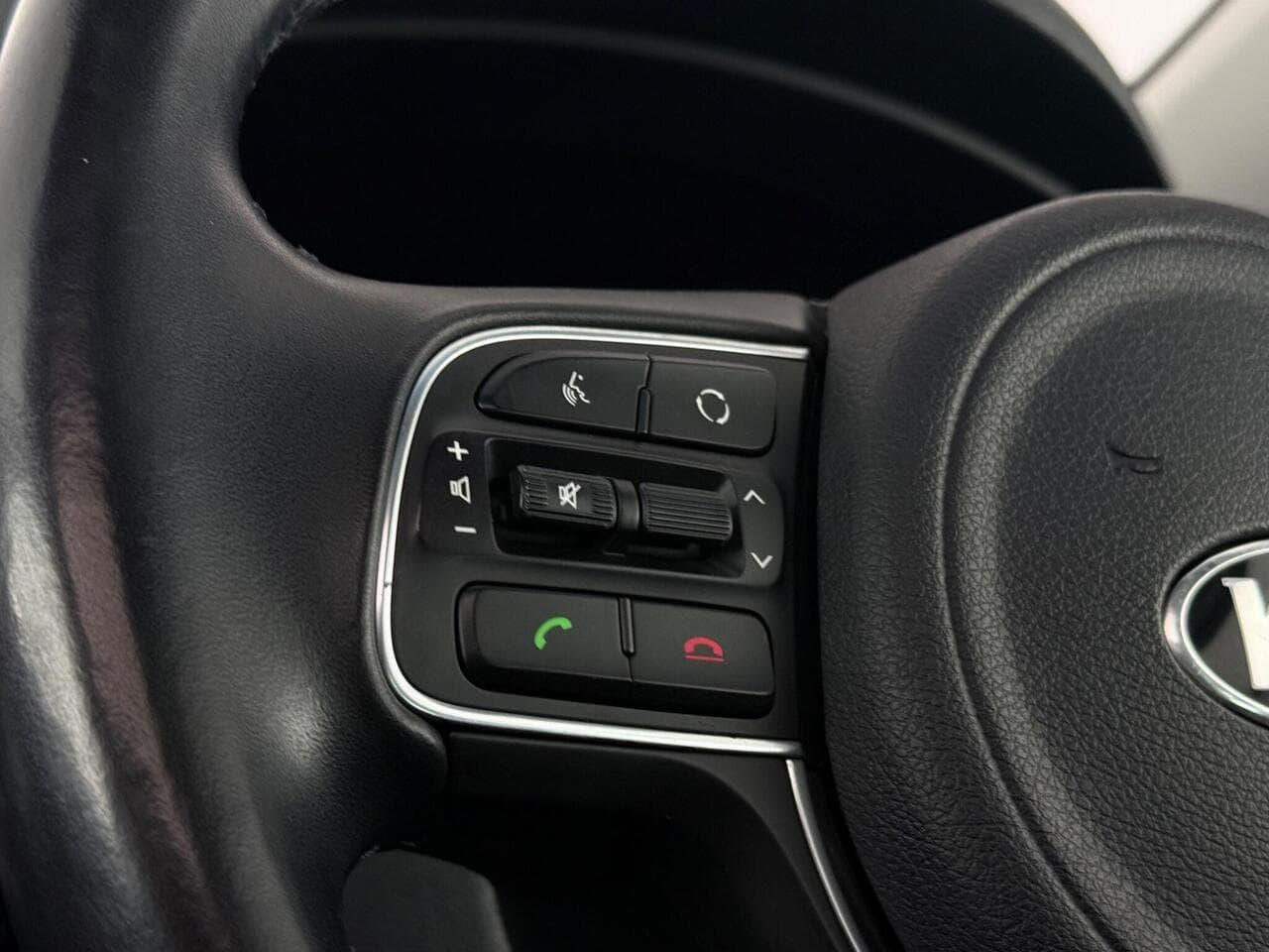 Kia Sportage thumbnail Misc Controls