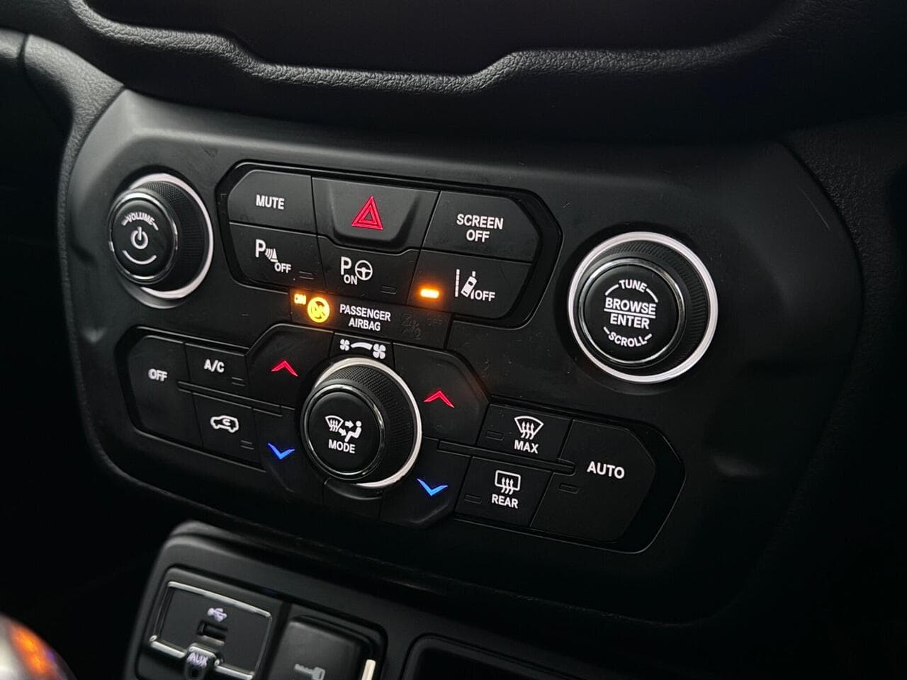 Jeep Renegade thumbnail Misc Controls