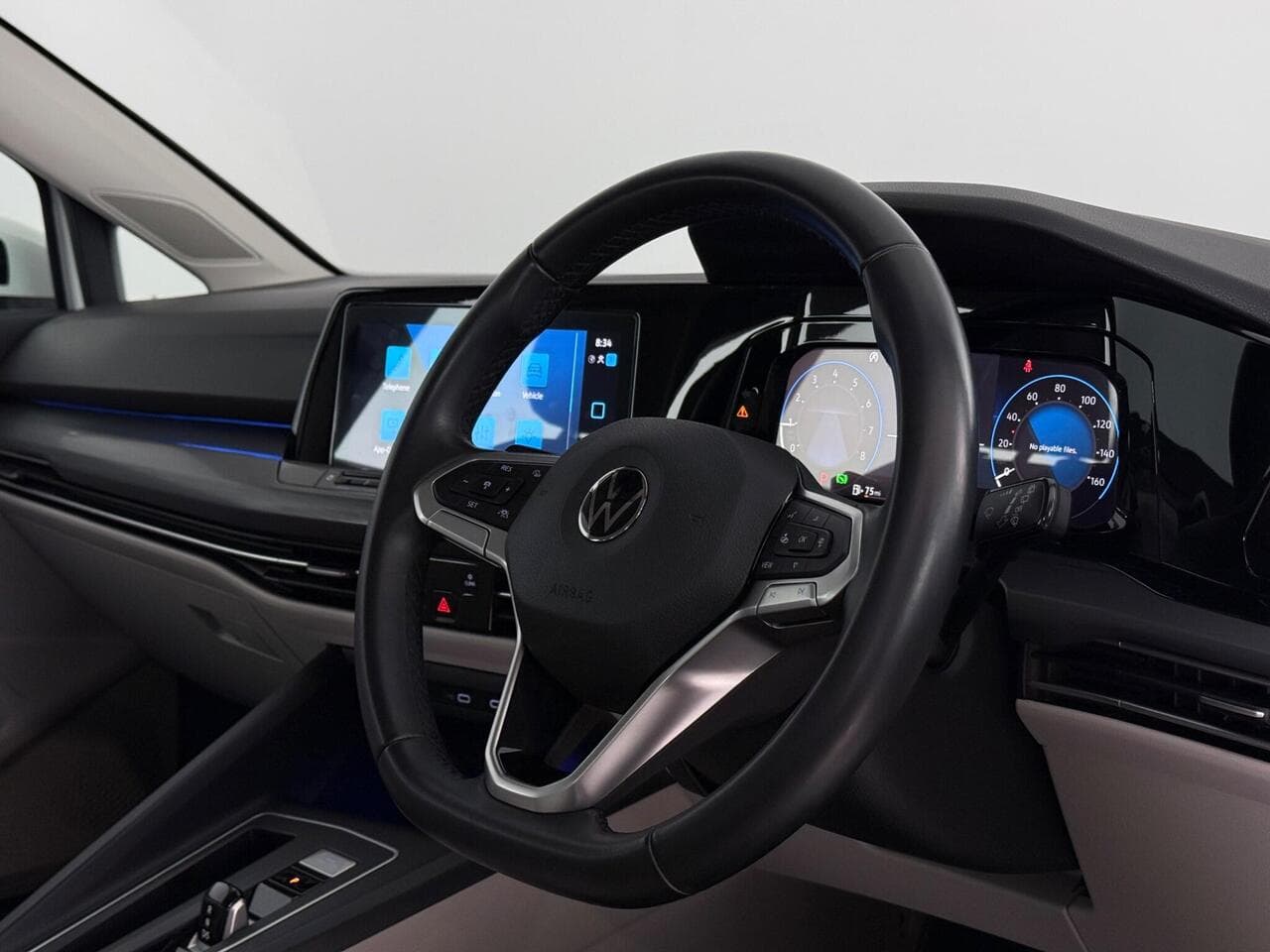 Volkswagen Golf thumbnail Steering Wheel