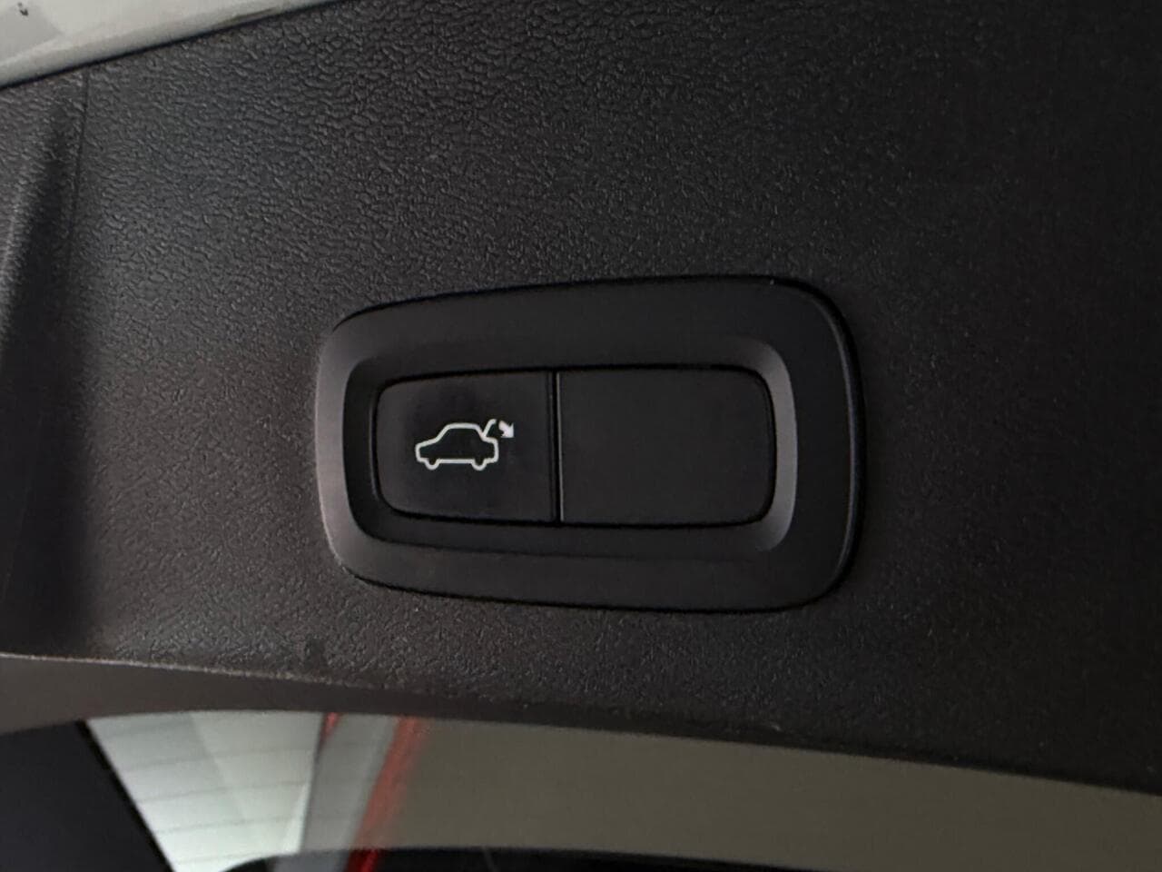 Volvo XC40 thumbnail Misc Controls