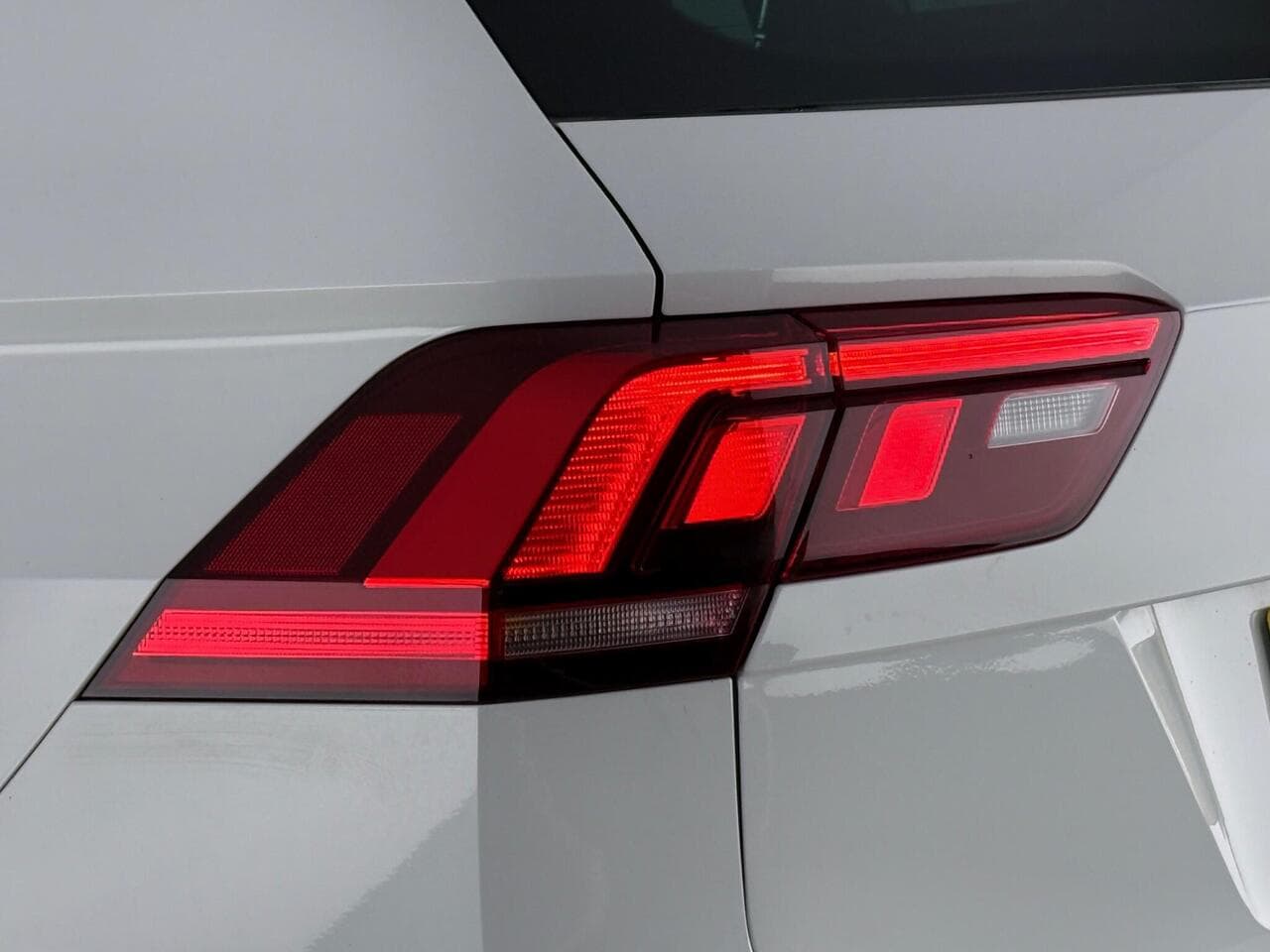 Volkswagen Tiguan thumbnail Lights Rear