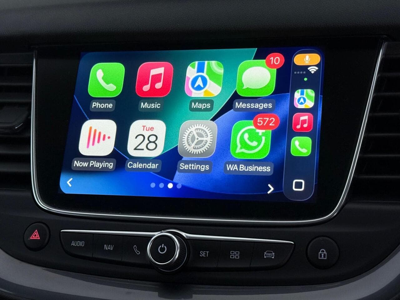 Vauxhall Grandland X thumbnail Infotainment System