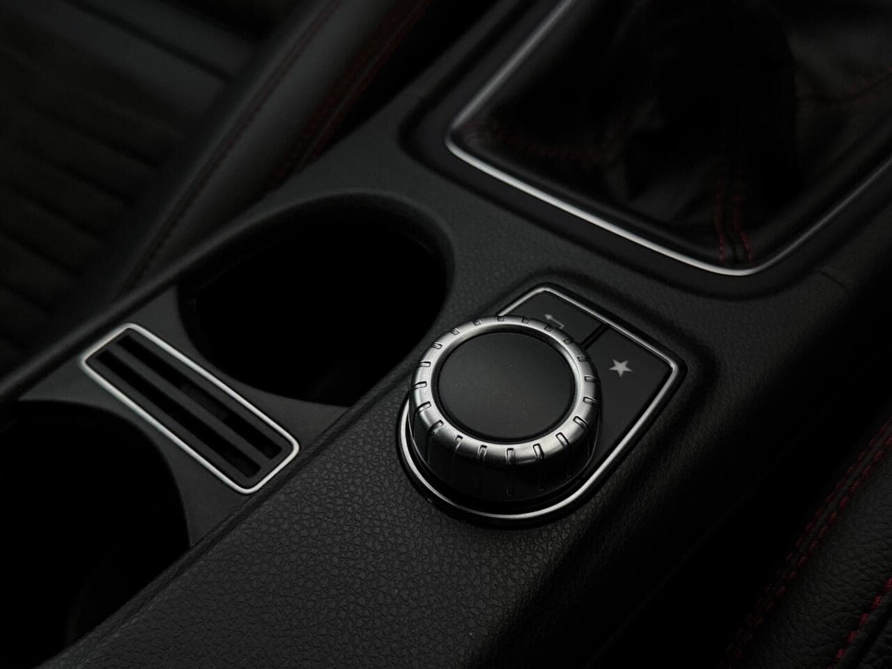 Mercedes-Benz GLA thumbnail Misc Controls