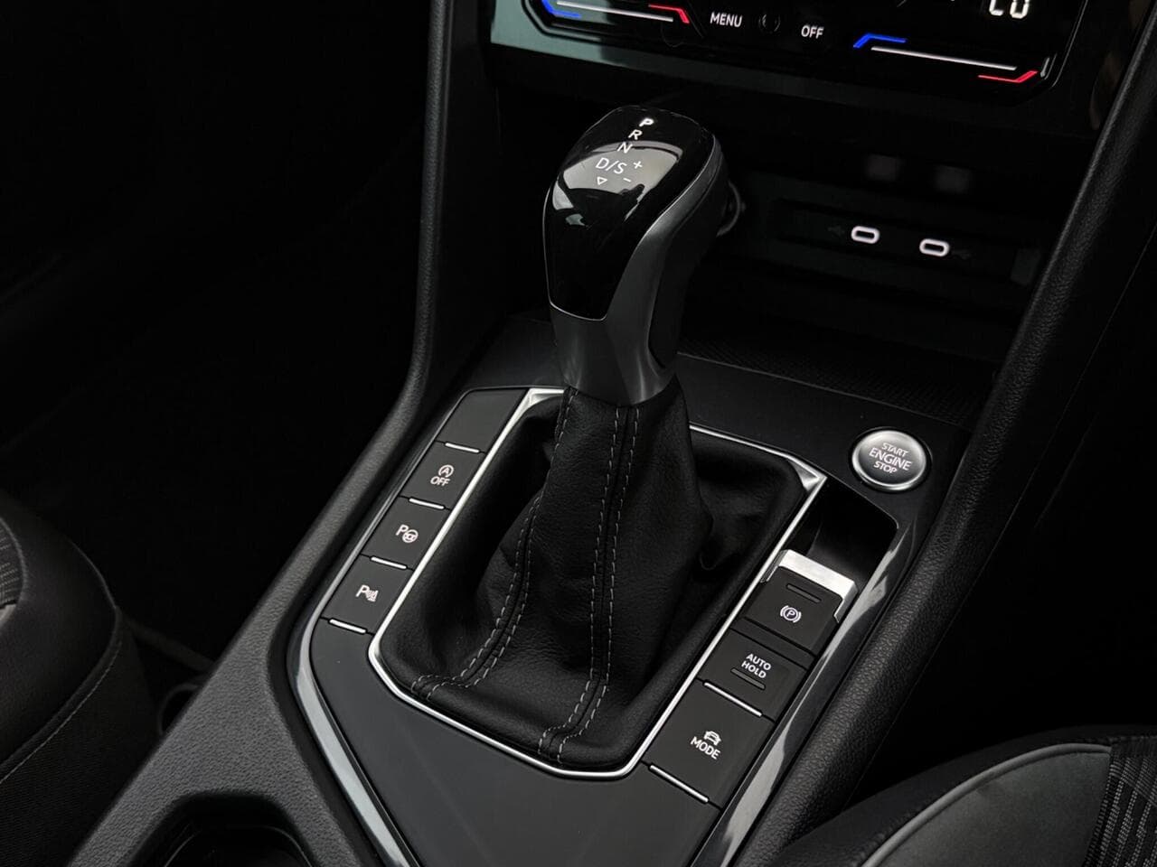 Volkswagen Tiguan thumbnail Interior Front