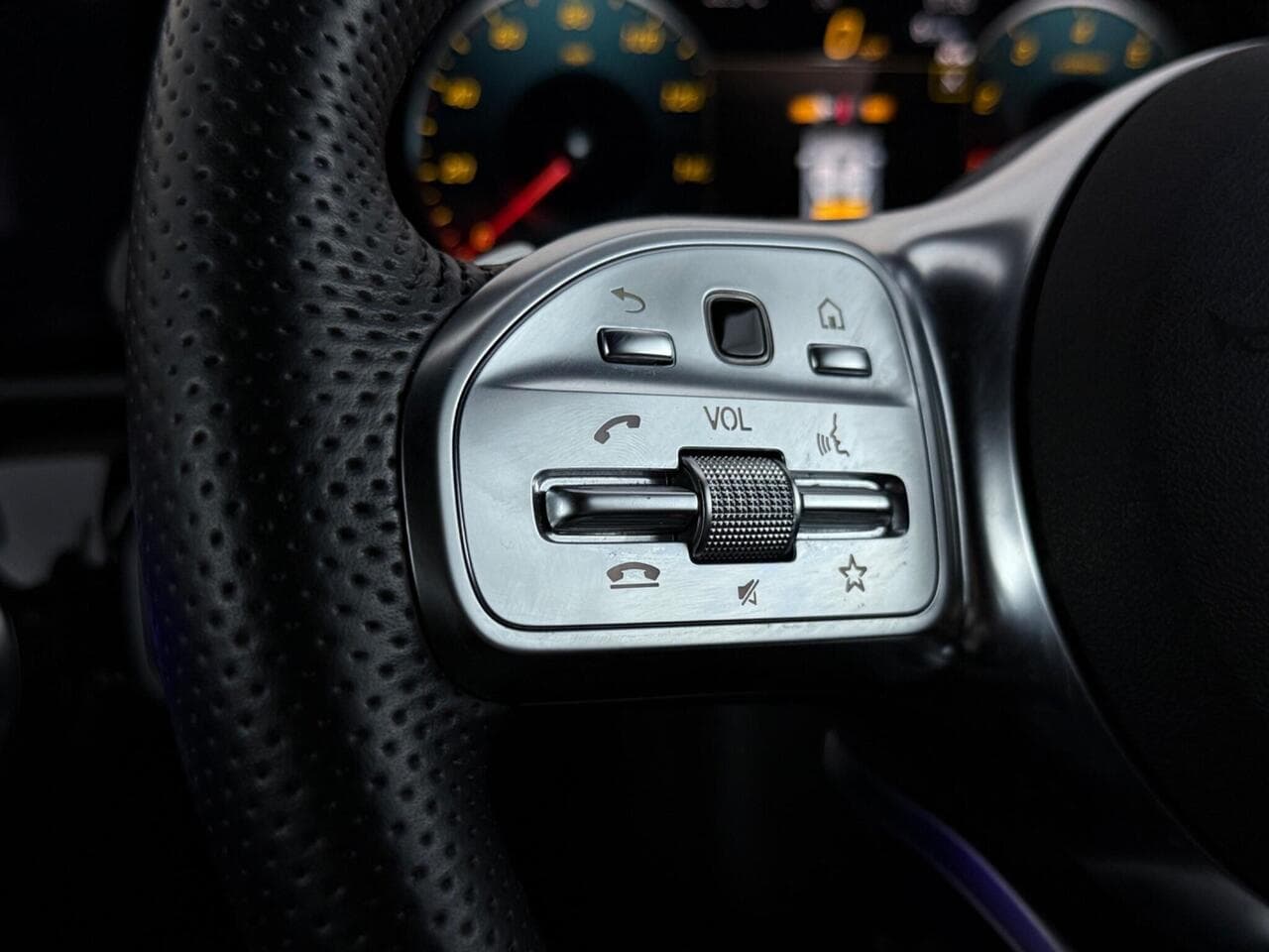 Mercedes-Benz CLA thumbnail Misc Controls