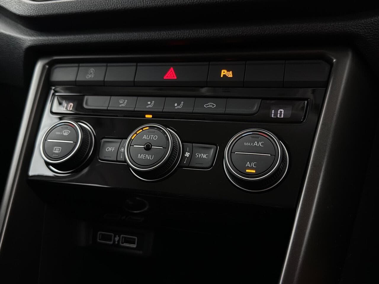Volkswagen T-Roc thumbnail Infotainment System