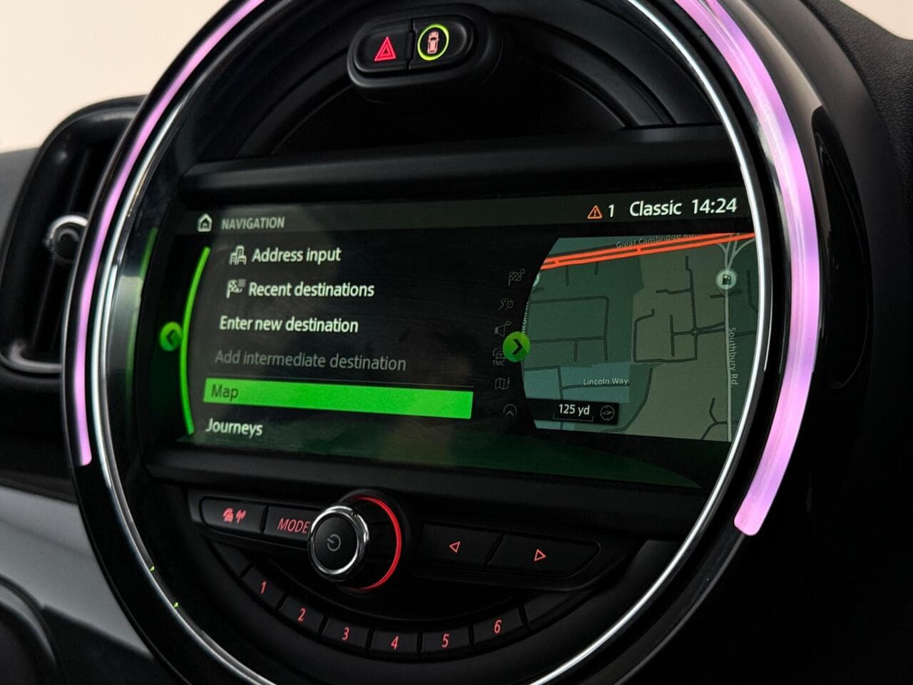 MINI Countryman thumbnail Infotainment System