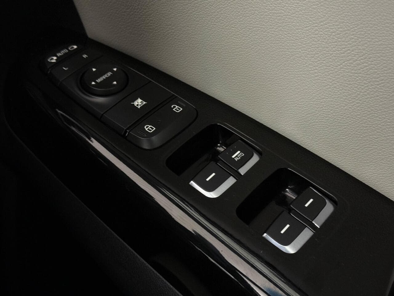 Kia Sportage thumbnail Misc Controls
