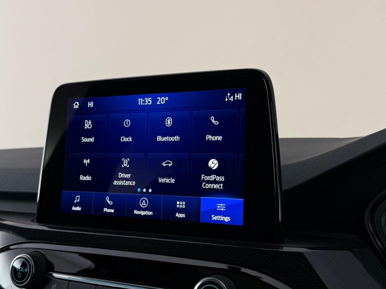 Ford Kuga thumbnail Infotainment System