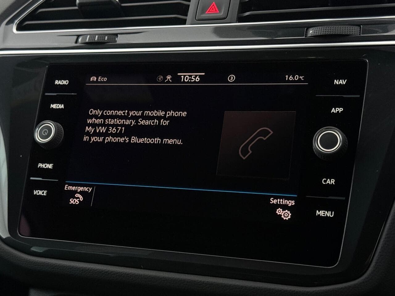 Volkswagen Tiguan thumbnail Infotainment System