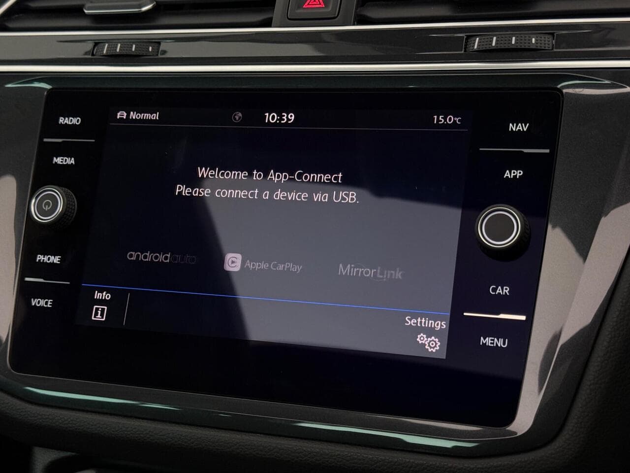 Volkswagen Tiguan thumbnail Infotainment System