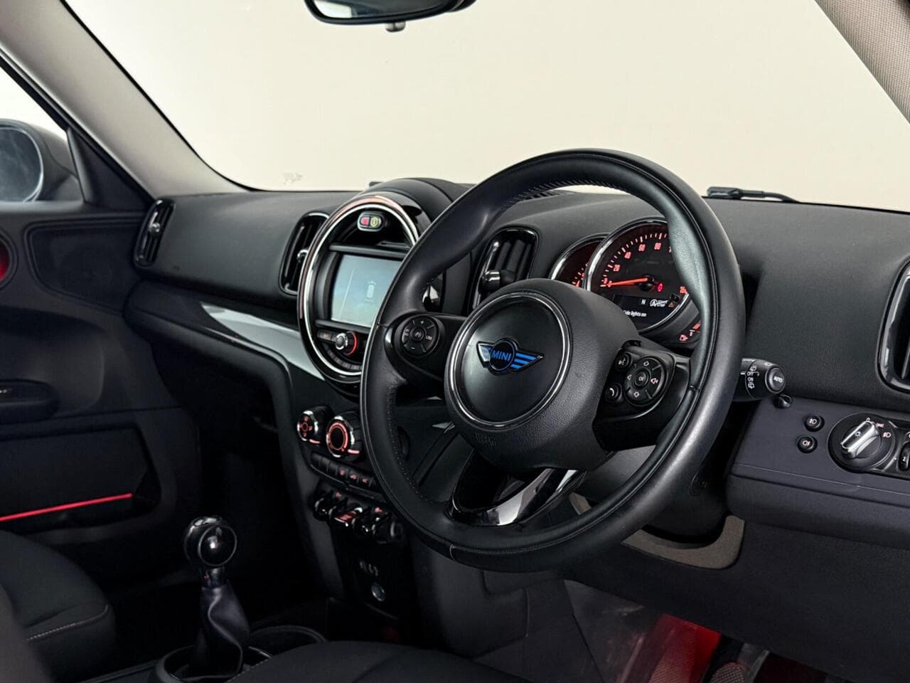 MINI Countryman thumbnail Interior Front