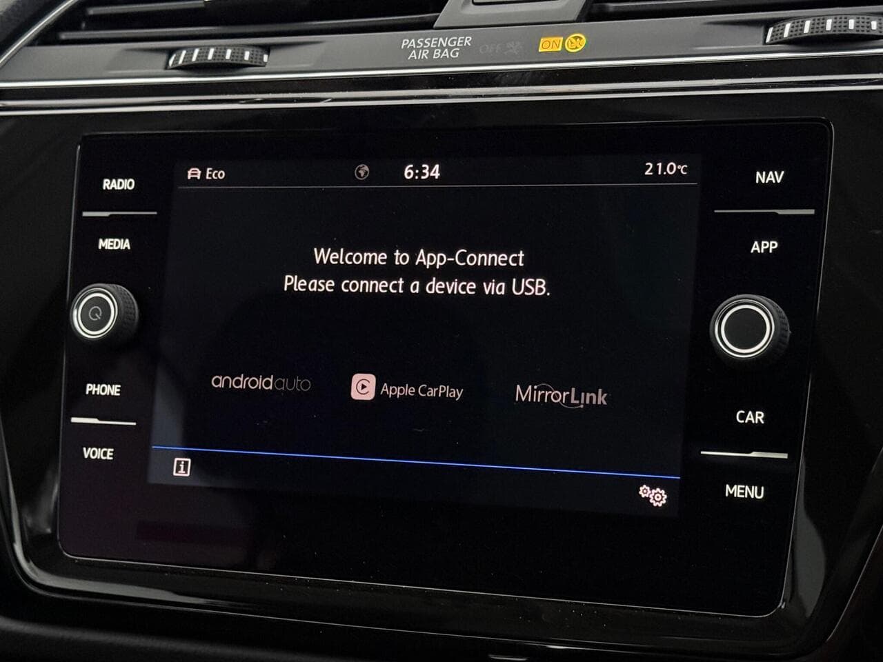 Volkswagen Touran thumbnail Infotainment System