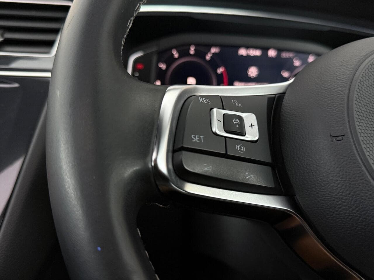 Volkswagen Tiguan Allspace thumbnail Misc Controls