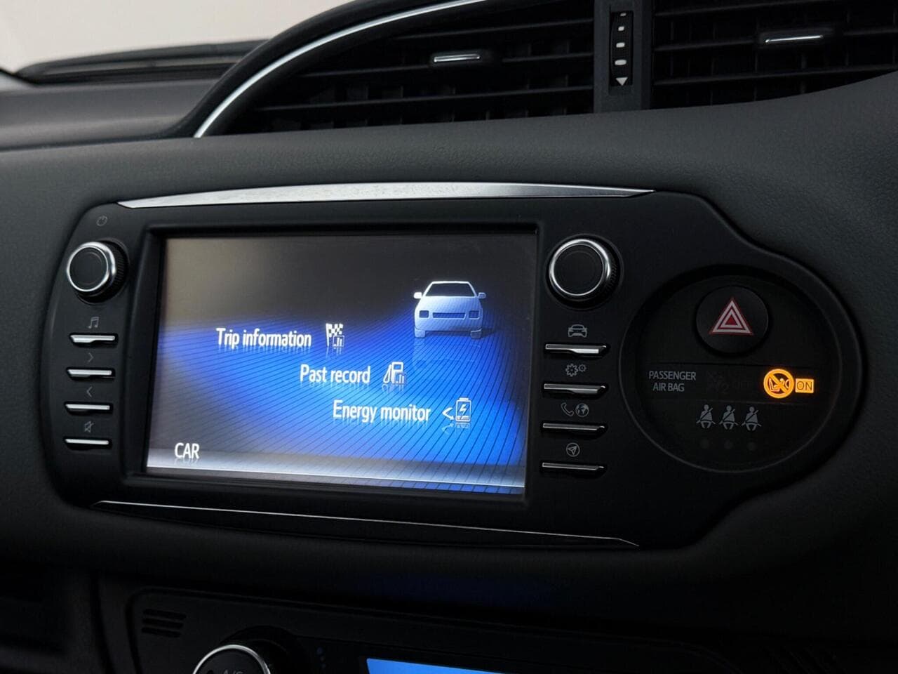 Toyota Yaris thumbnail Infotainment System