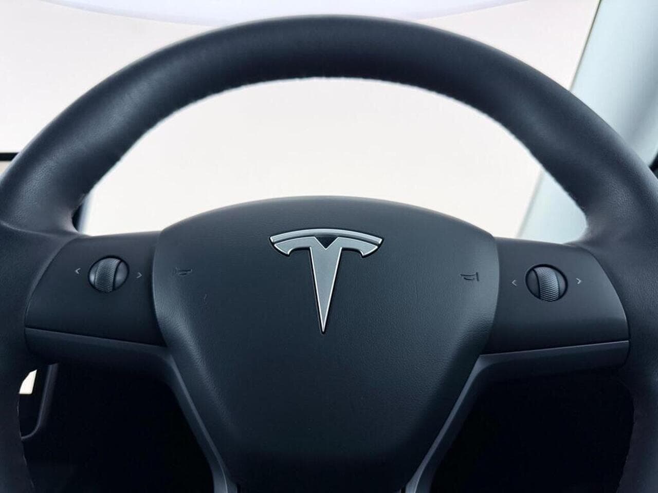 Tesla Model Y thumbnail Steering Wheel