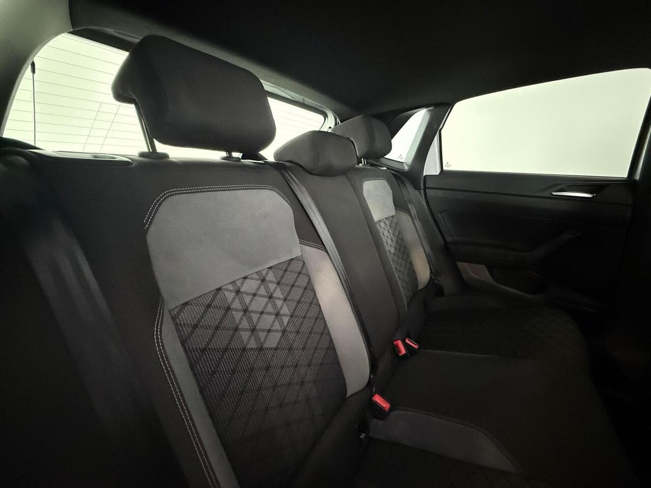 Volkswagen Polo thumbnail Seats Rear