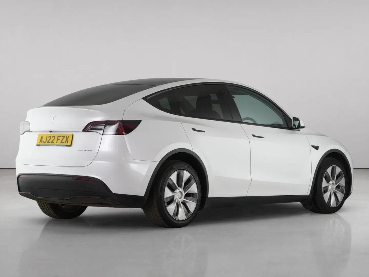 Tesla Model Y thumbnail Rear Right