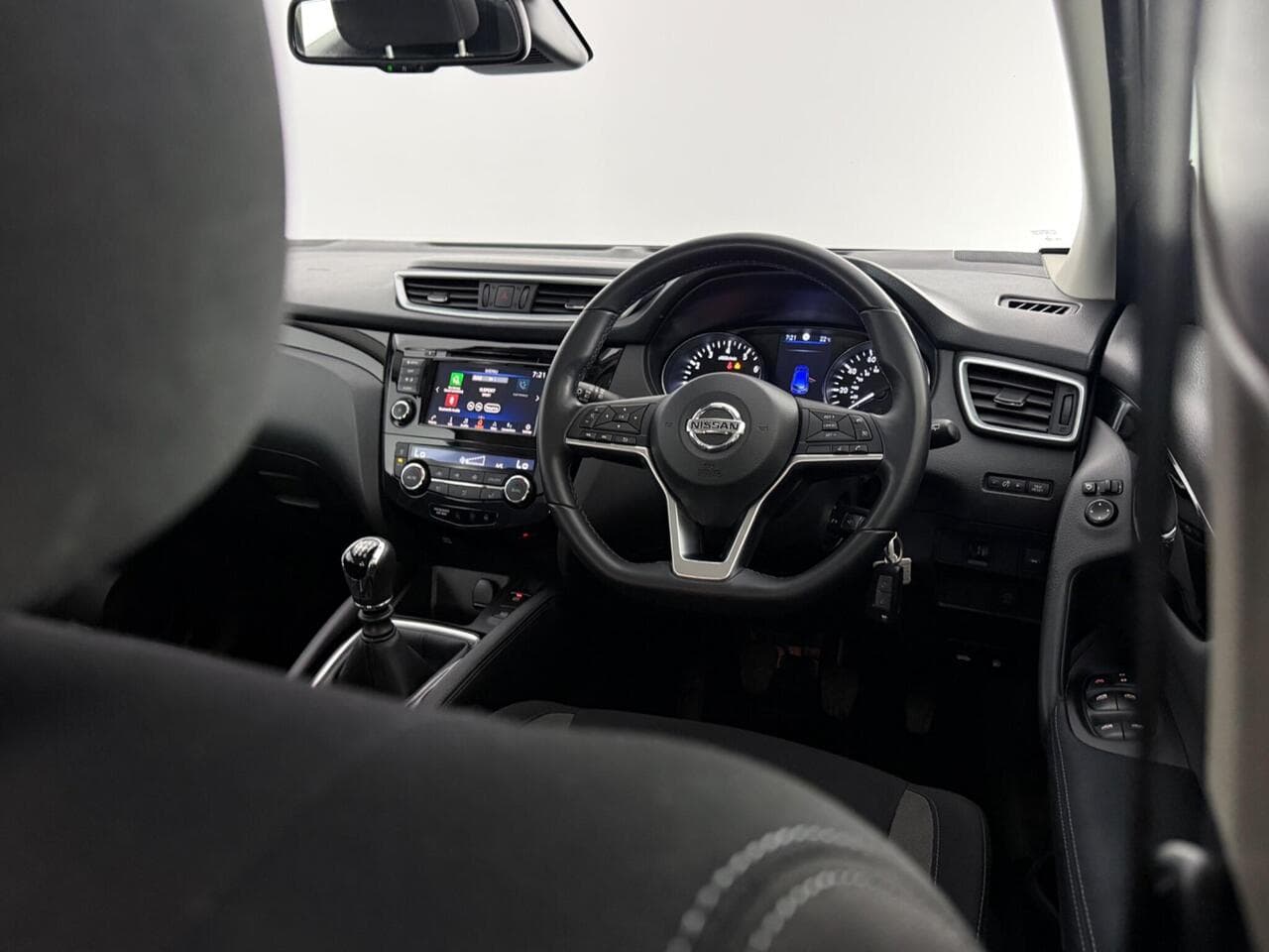 Nissan Qashqai thumbnail Interior Front
