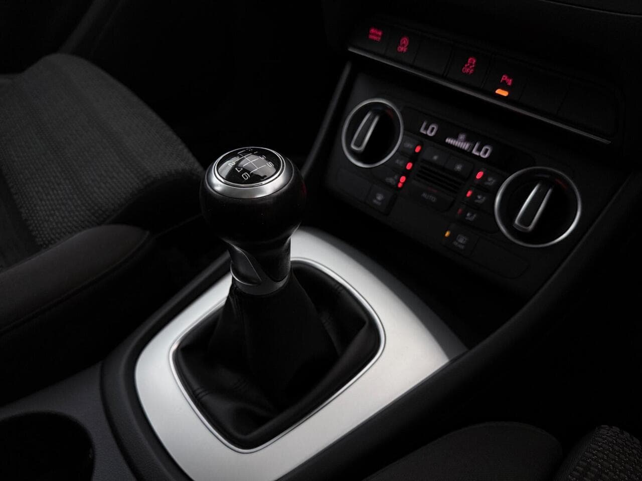 Audi Q3 thumbnail Interior Front