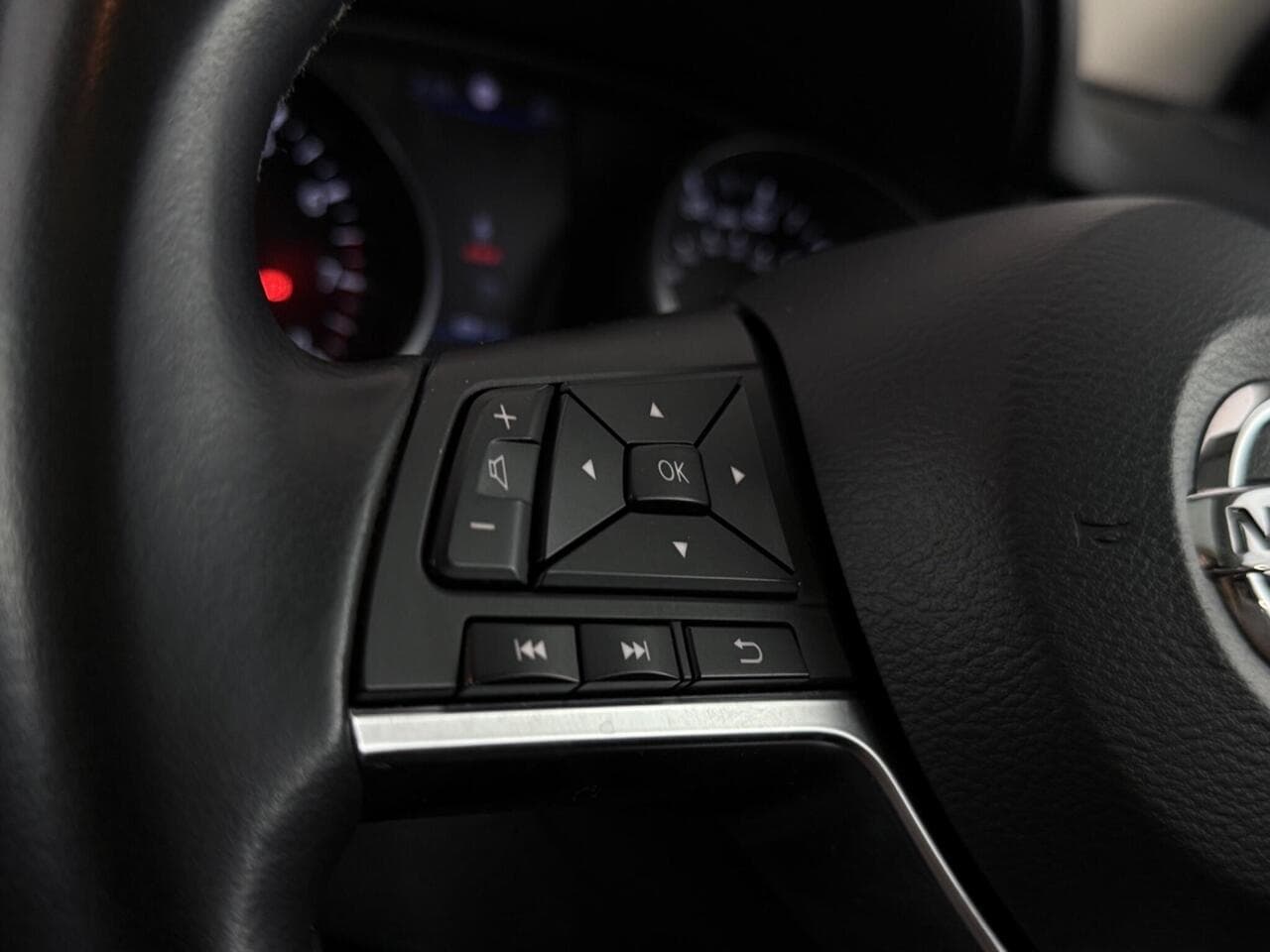 Nissan Qashqai thumbnail Misc Controls