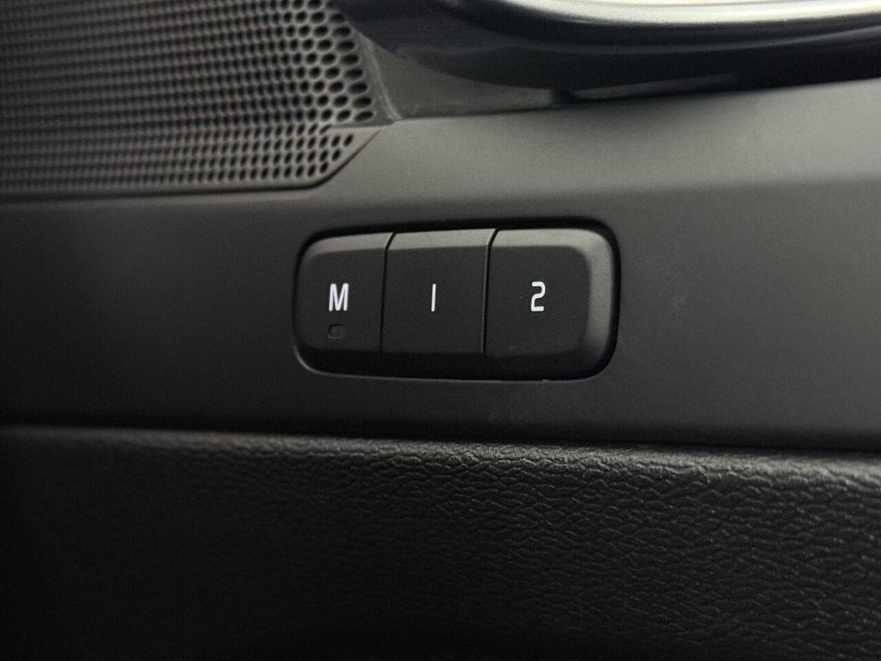 Volvo XC40 thumbnail Misc Controls