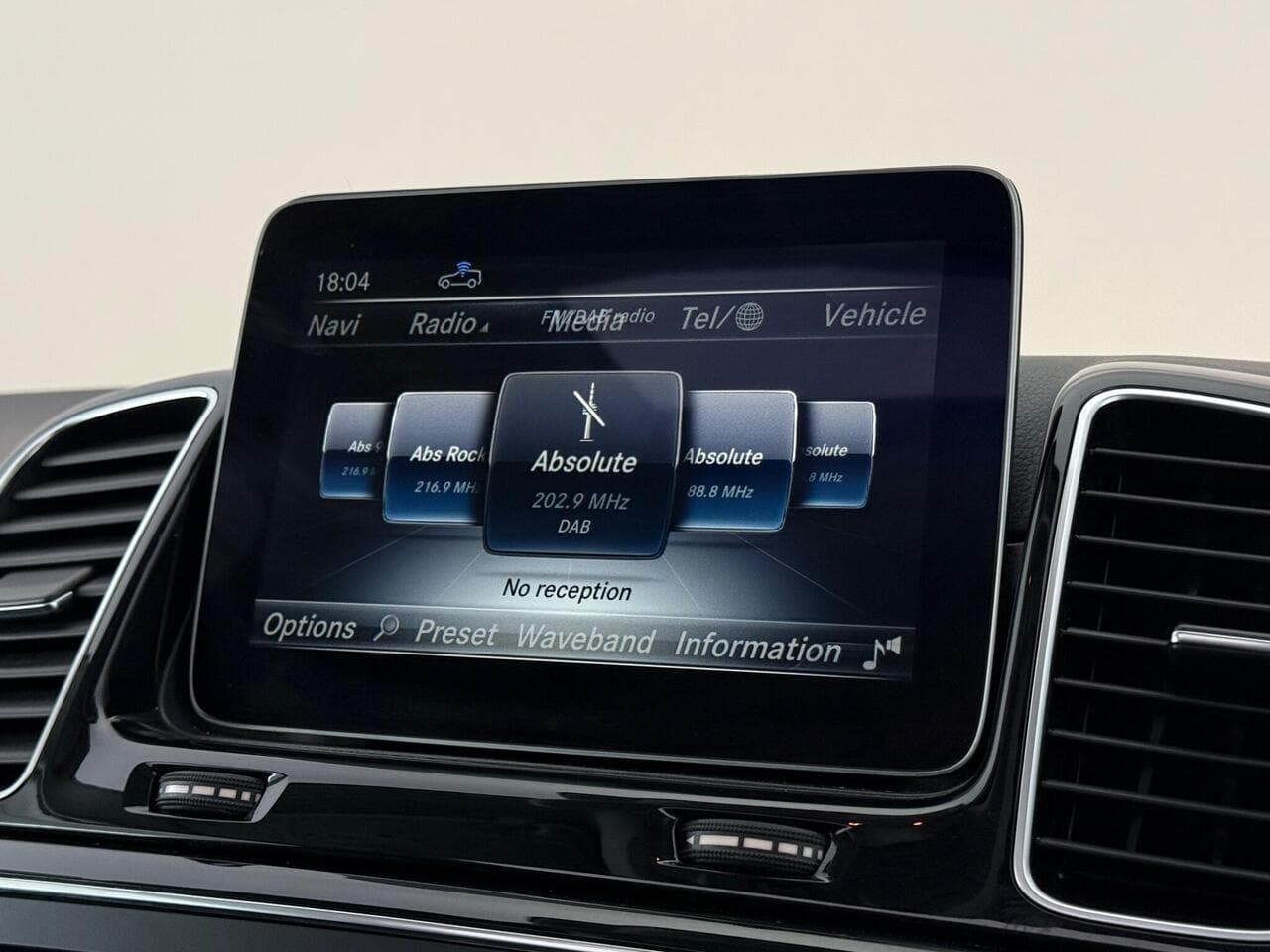 Mercedes-Benz GLE thumbnail Infotainment System