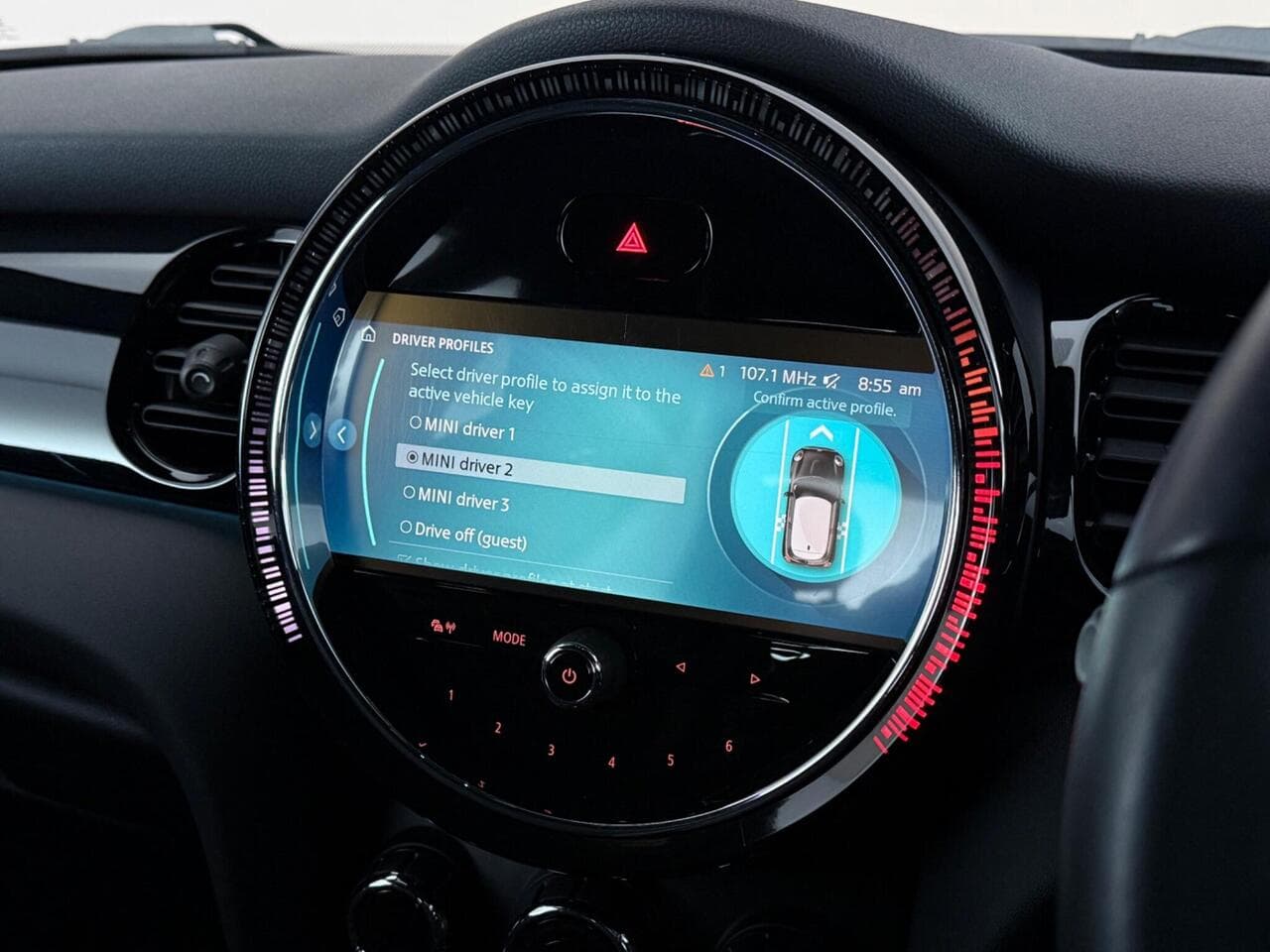 MINI Hatch thumbnail Infotainment System