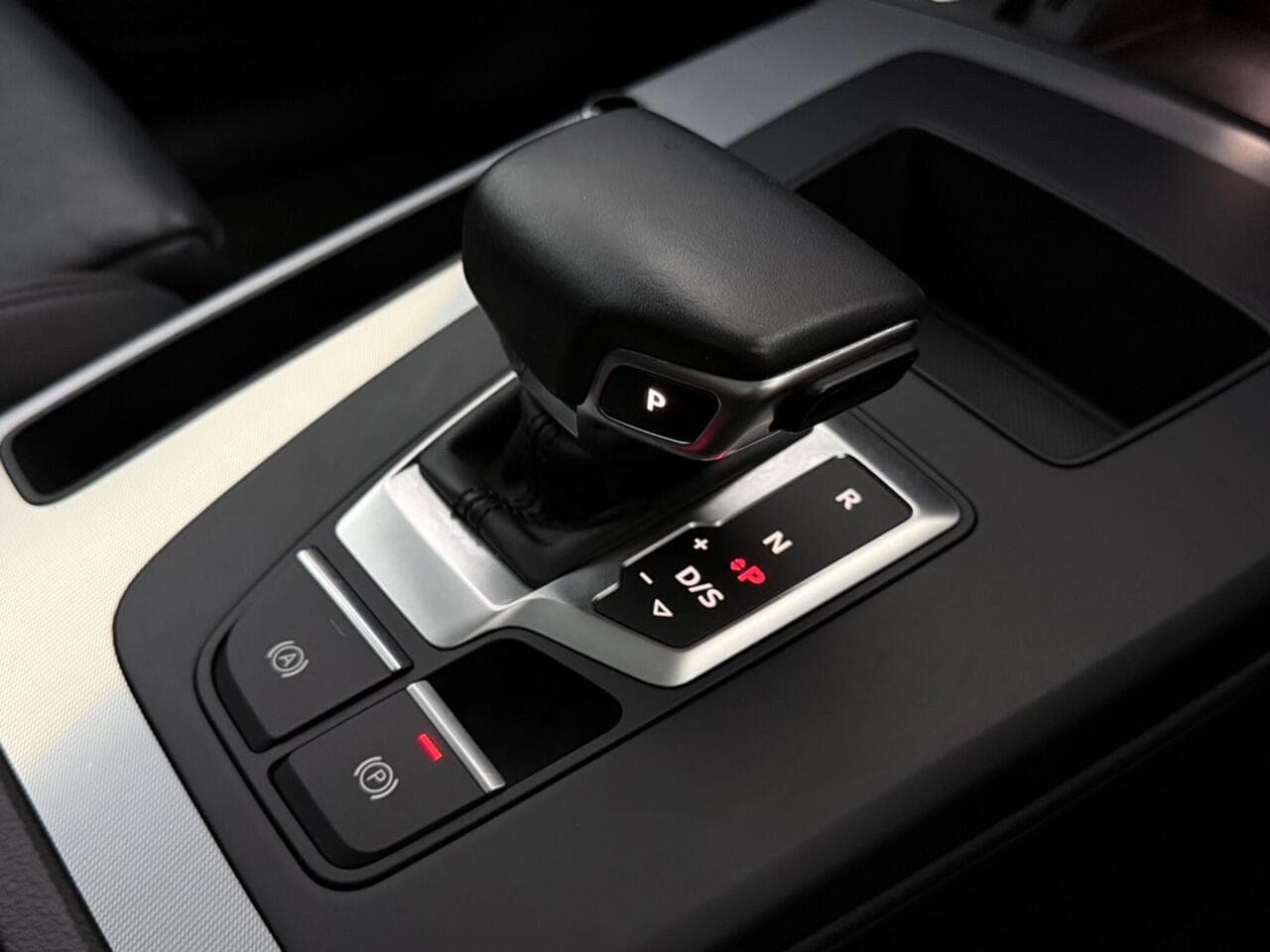 Audi Q5 thumbnail Misc Controls