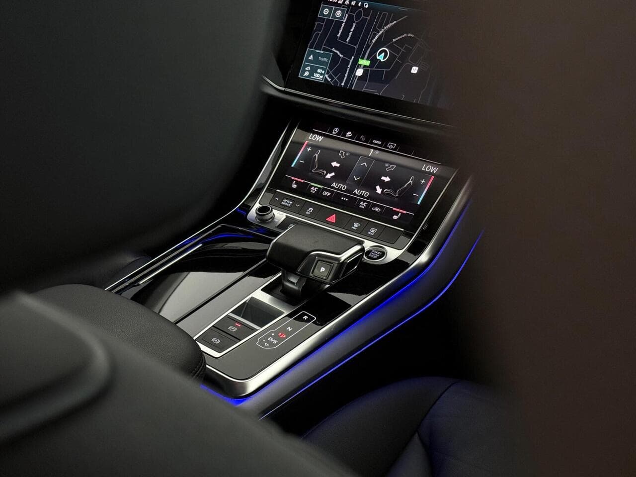 Audi Q7 thumbnail Interior Front