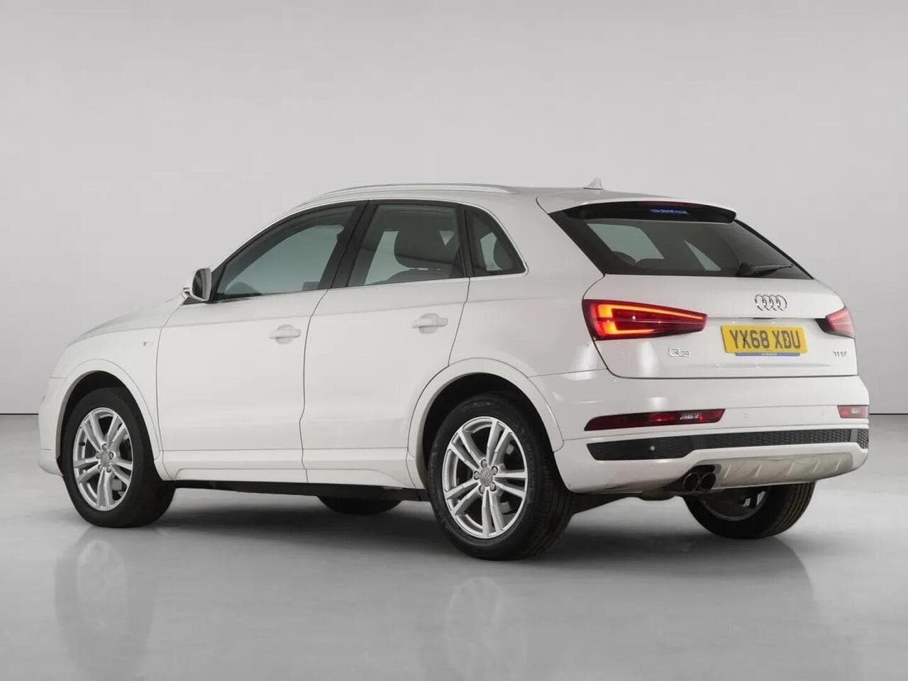 Audi Q3 thumbnail Rear Left