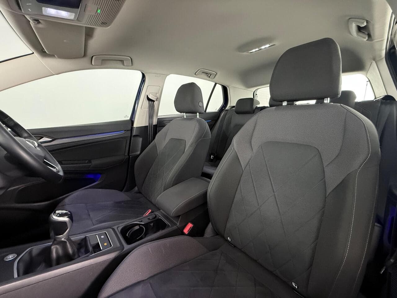 Volkswagen Golf thumbnail Seat Front Passenger