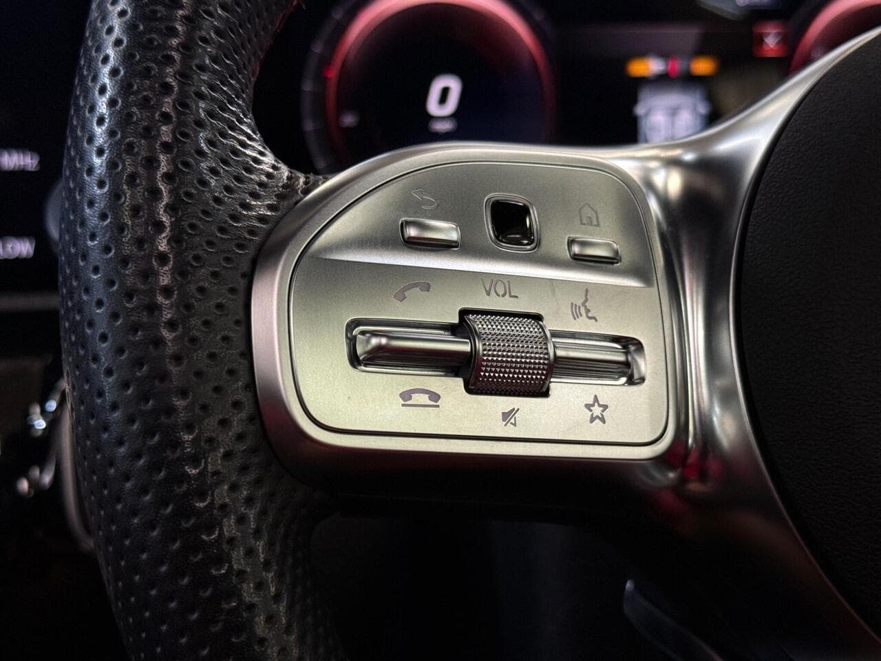 Mercedes-Benz CLA thumbnail Misc Controls