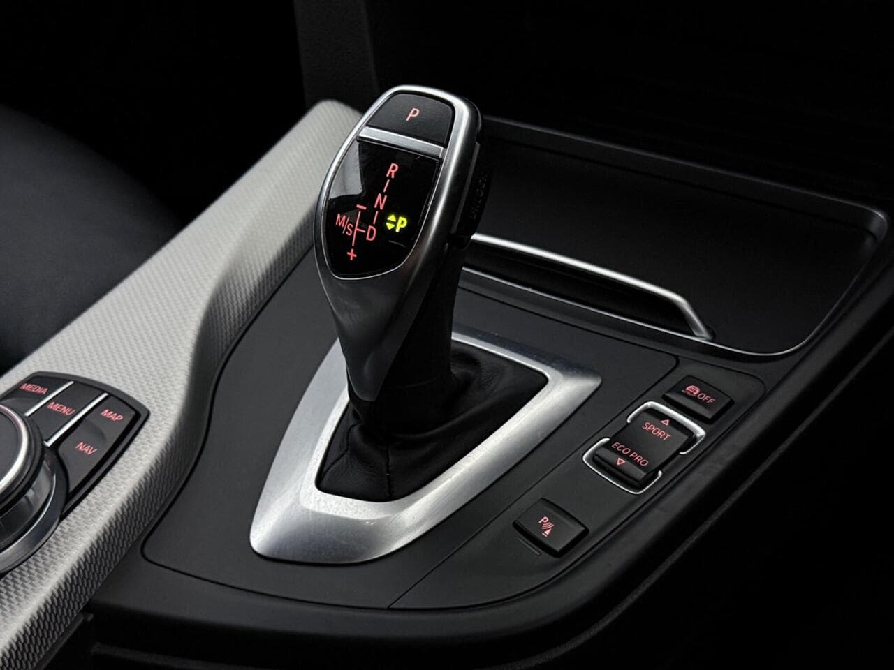 BMW 3 Series thumbnail Interior Front