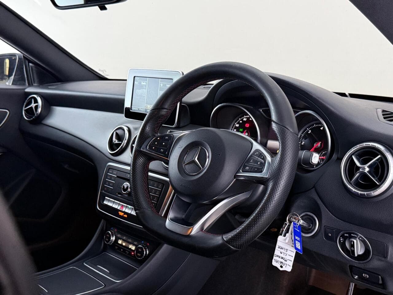Mercedes-Benz CLA thumbnail Interior Front