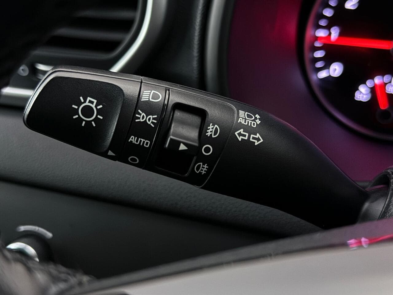 Kia Sportage thumbnail Misc Controls