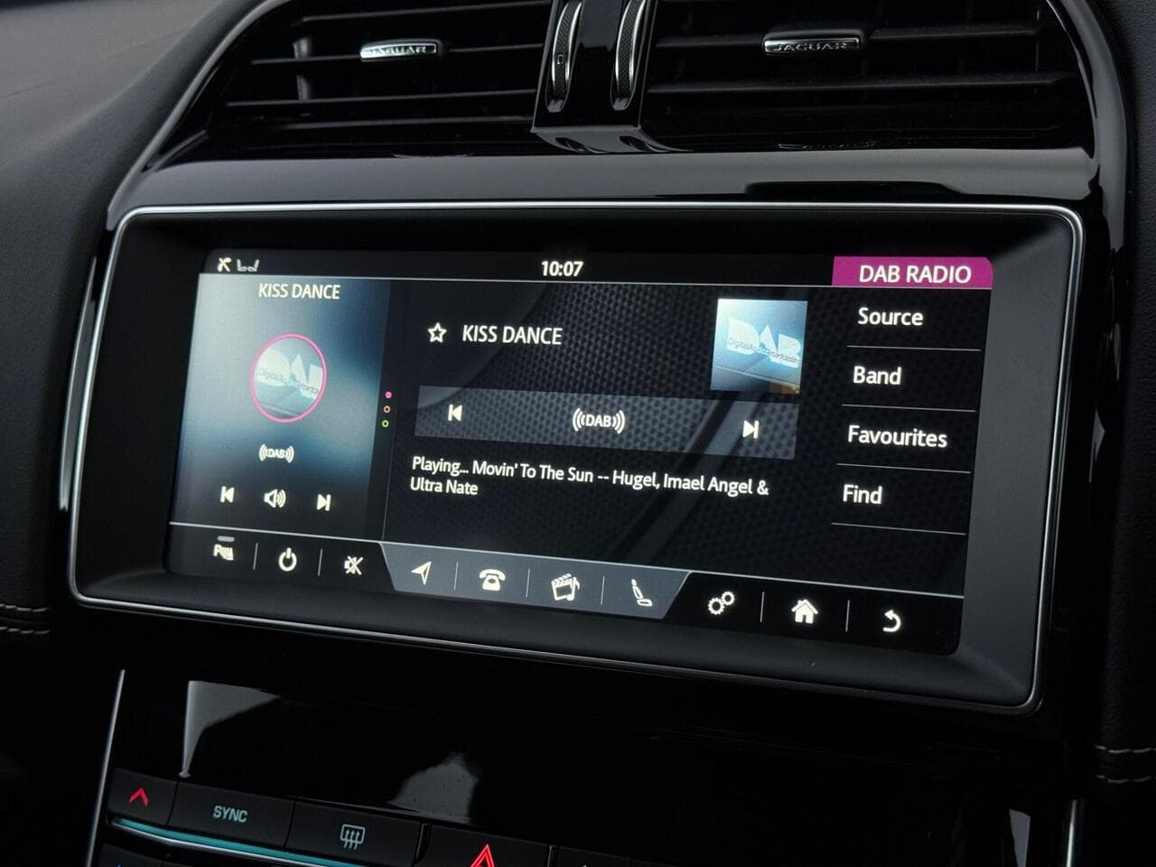 Jaguar XE thumbnail Infotainment System