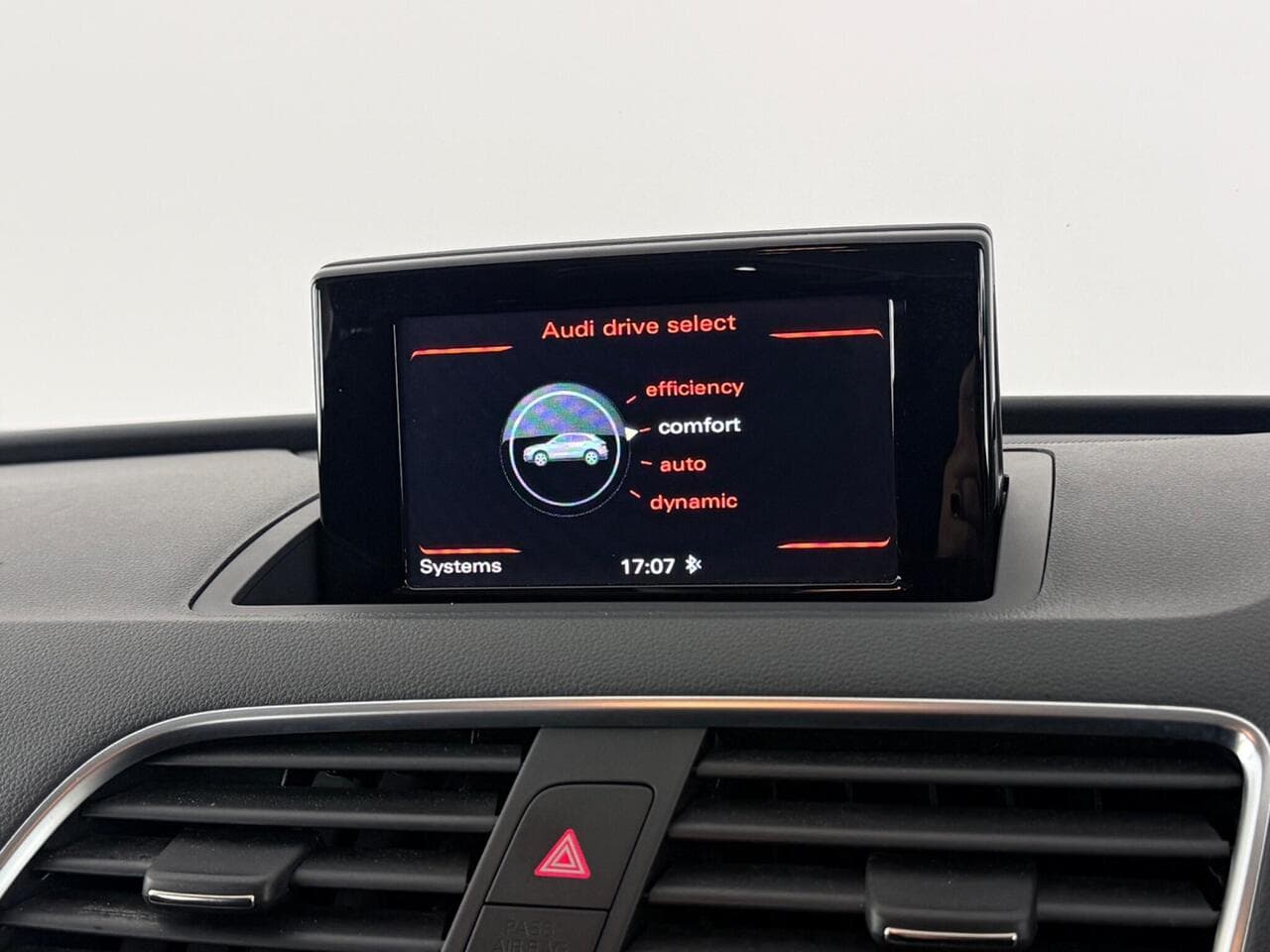 Audi Q3 thumbnail Infotainment System