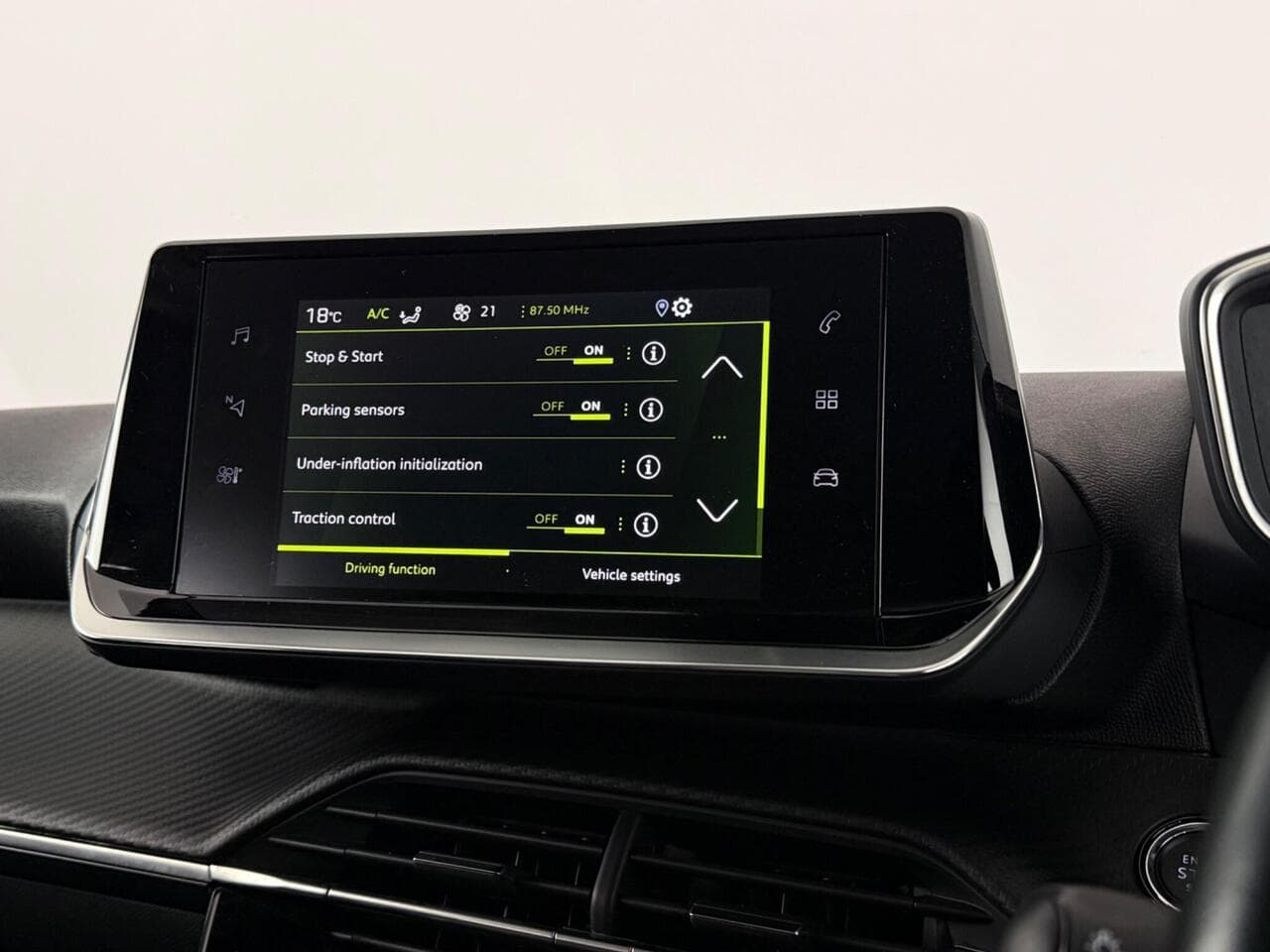 Peugeot 2008 thumbnail Infotainment System