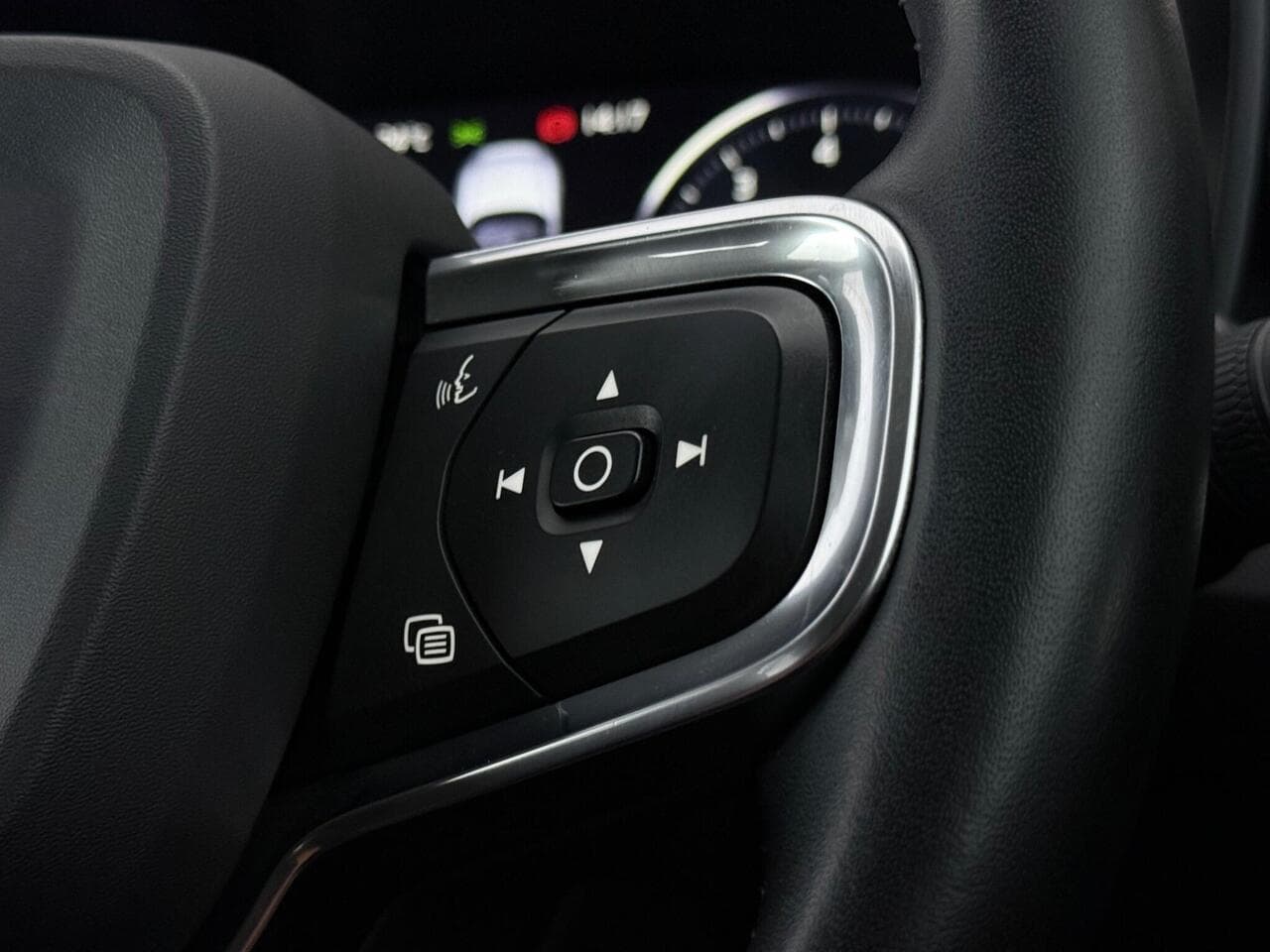 Volvo XC40 thumbnail Misc Controls